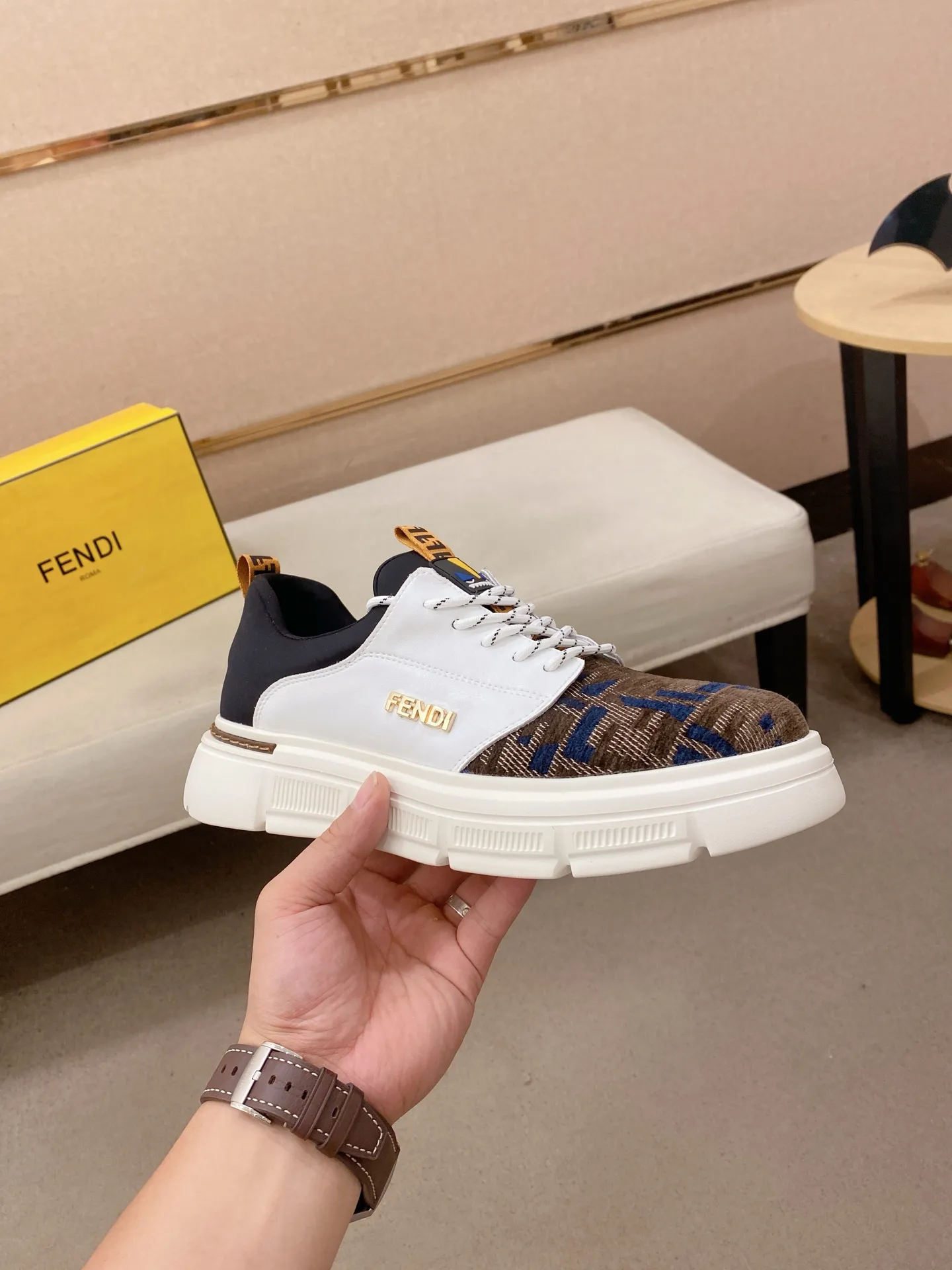 Men's shoes 💰 420💰 (fendi) New style 👊🏻 upper 🇮🇹 imported cowhide fabric 🇩🇪 lining imported sheepskin lining. The original outsole is molded to highlight the identity of every man, and the upper foot is elegant and stable🚶🏻🚶🏻The high-end custom counters reproduce the original version📯No matter the wind or rain, the shoe last remains unchanged and can withstand the verification of time🔍️,🔵 Size: 38-44